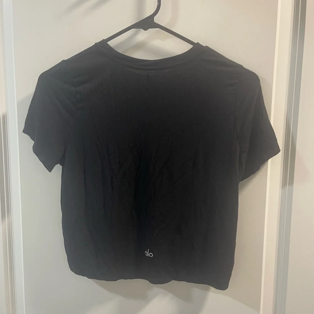 Alo Yoga Classic Black Women's Crewneck Tee